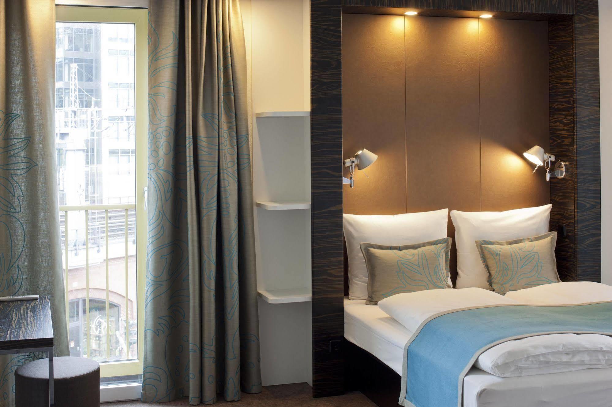 Motel One Berlin Ku'Damm Exterior photo